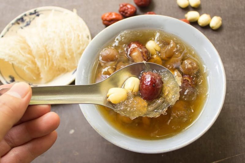 chưng yến hạt sen